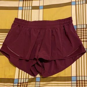 Lululemon hotty hot 2.5” shorts